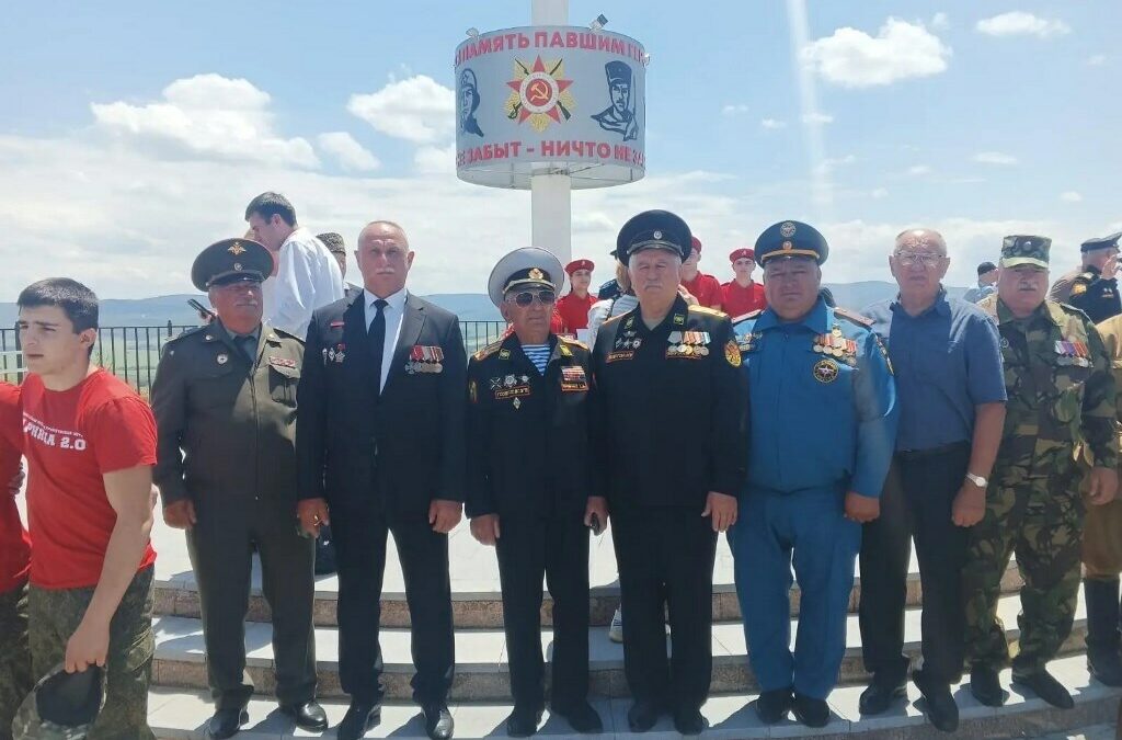 В День памяти и скорби, 22 июня 2026 года, в Терском районе КБР прошло массовое восхождение на Курпские высоты